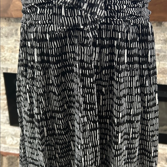 The Limited Black and White Midi Dress adjustable straps size medium - Picture 6 of 10